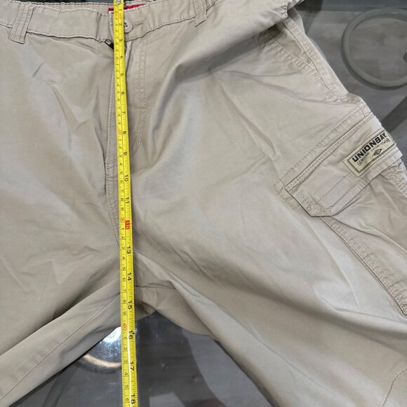 Unionbay Mens Cargo Shorts Size 42 Beige Cotton Blend Relaxed Fit With Pockets - Picture 3 of 7